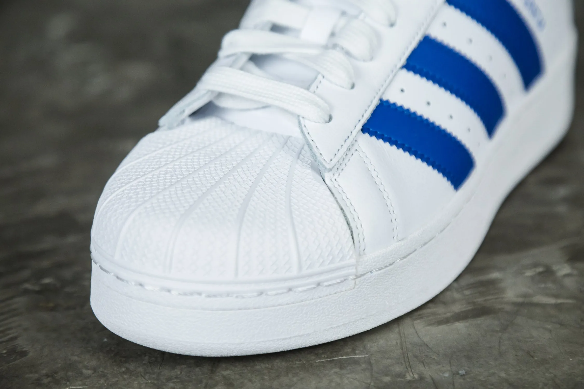 adidas Superstar XLG