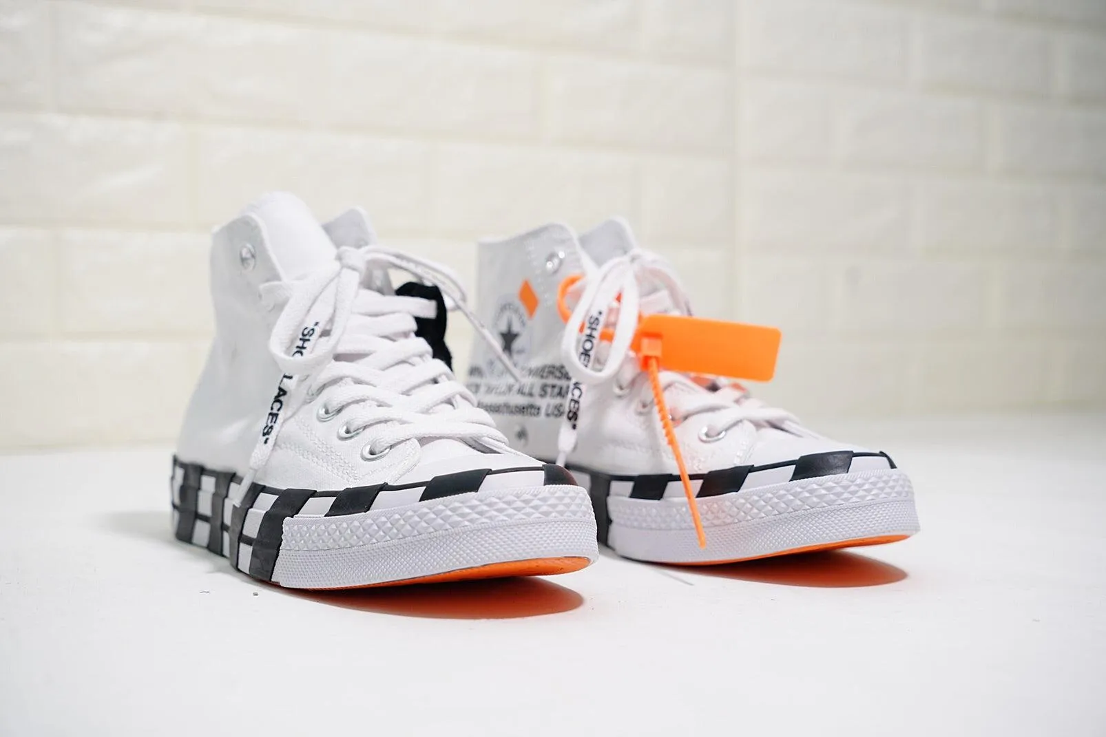 CHUCK TAYLOR OFF WHITE