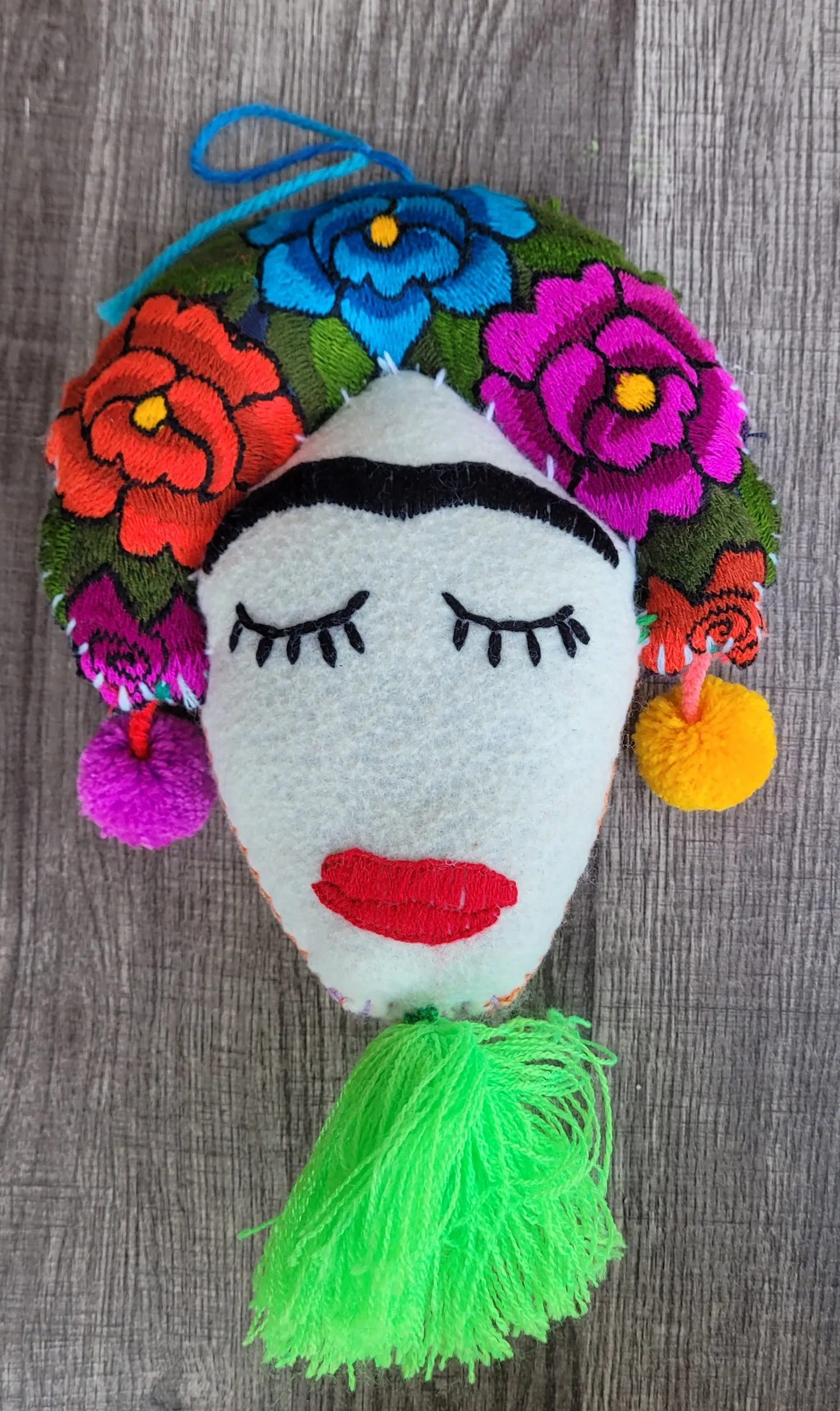 Frida face tassel