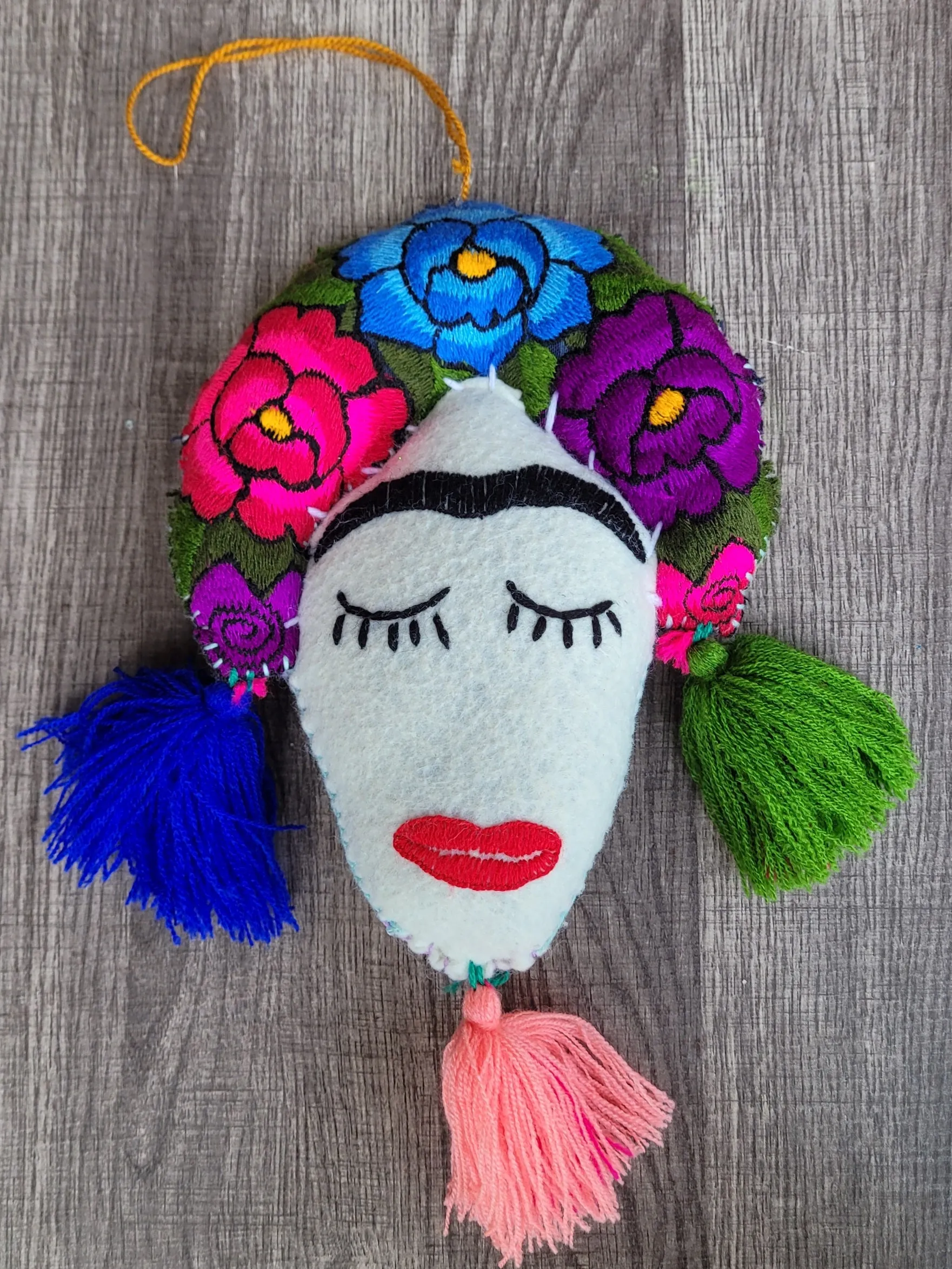 Frida face tassel