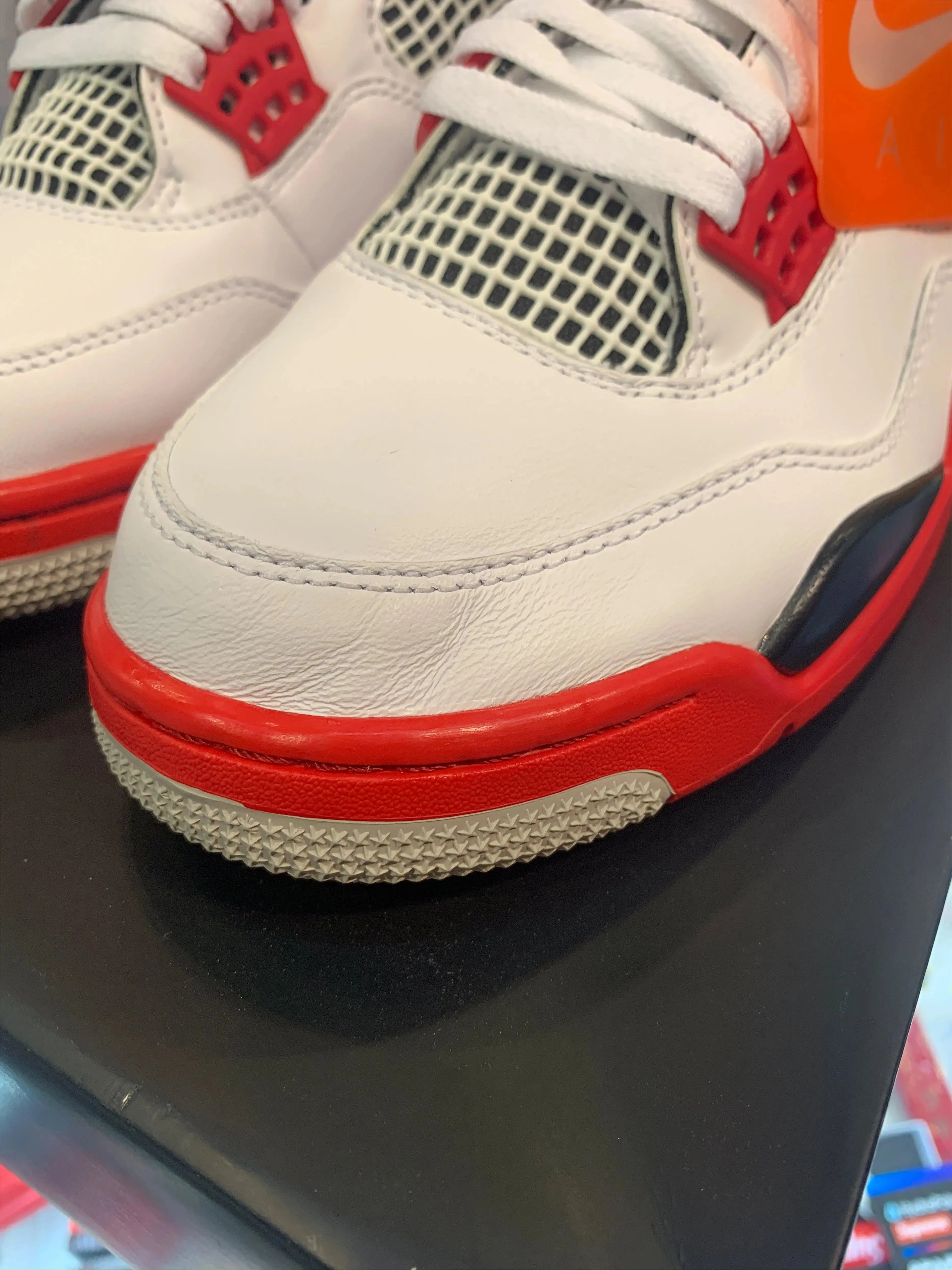 Nike Air Jordan 4 Retro Fire Red [2020] [FACTORY FLAW]